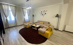 Enjoy Apartments - Central Villa Retreat